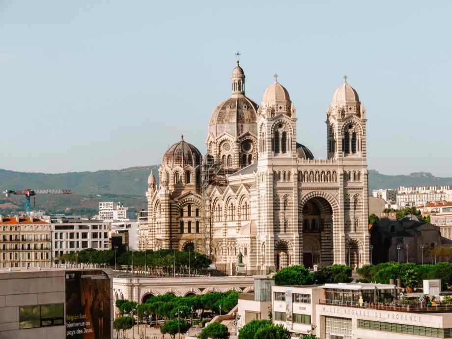 Grimper jusqu'à Notre-Dame de la Garde-City Cake